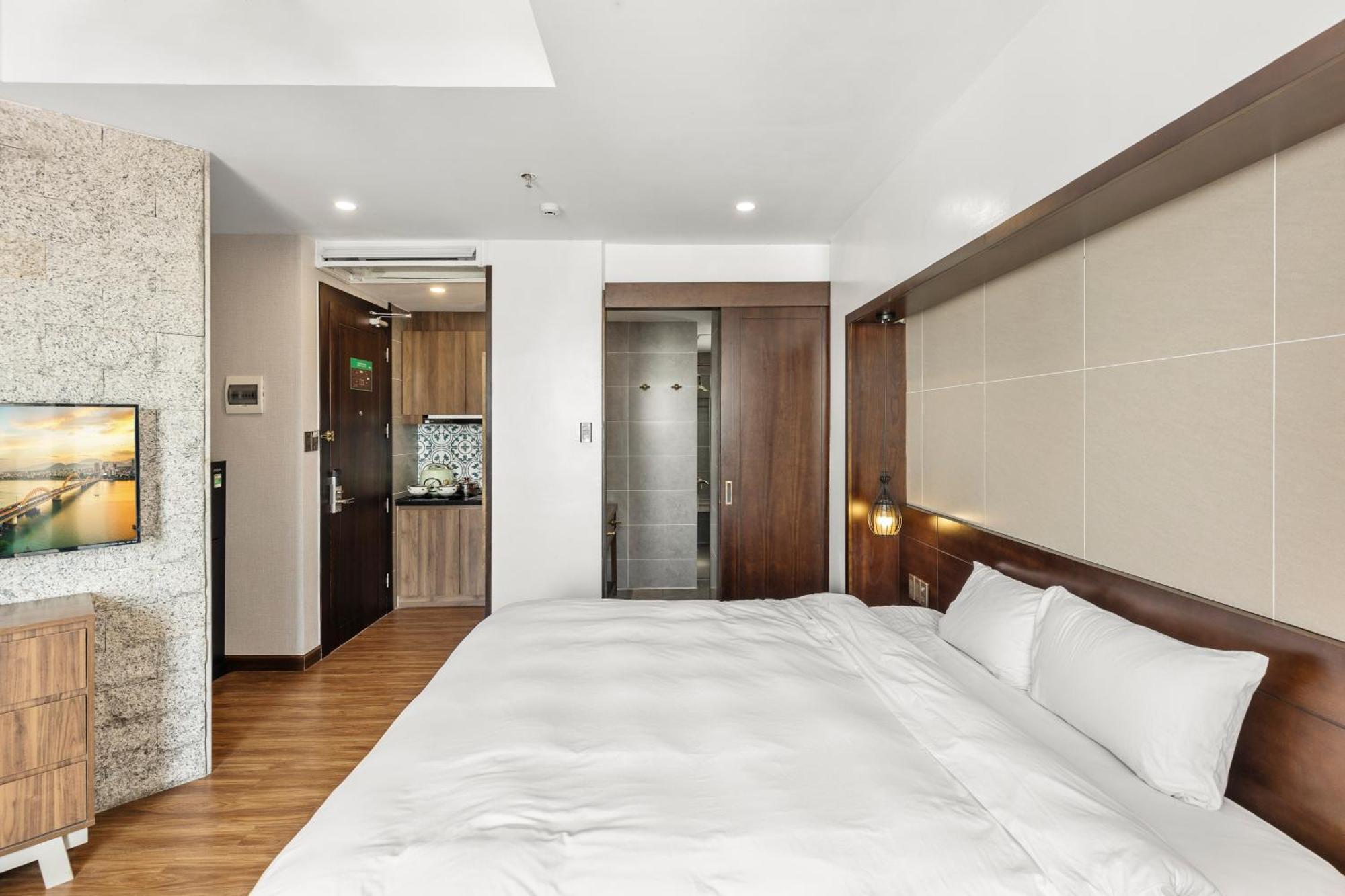 Tokyo Boutique Front Beach Hotel Da Nang Exterior photo